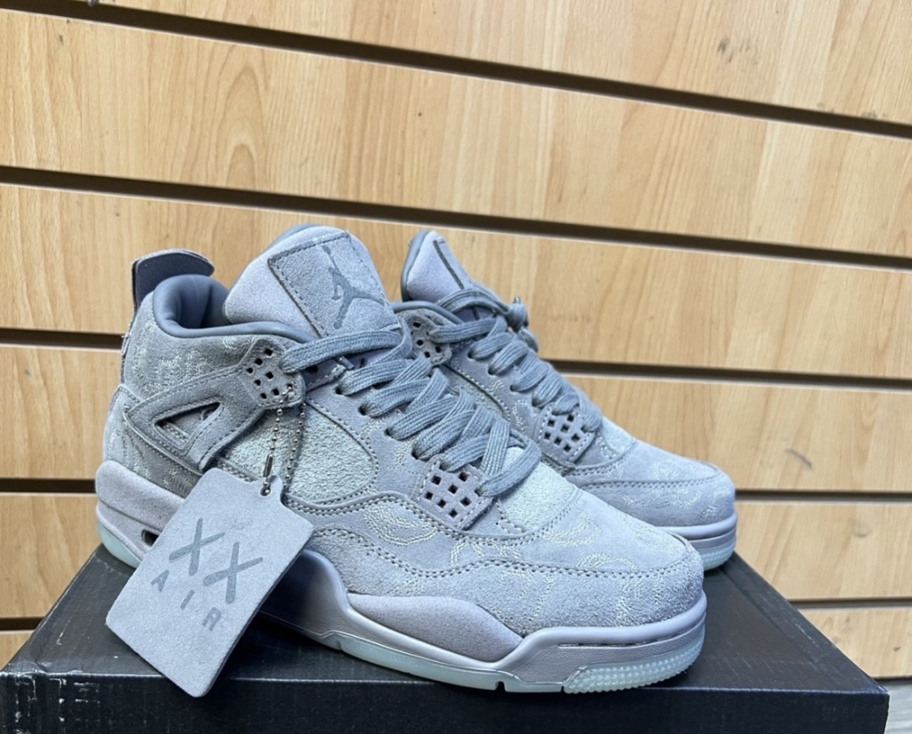 mpox.ru - Кроссовки Nike Air Jordan 4 Retro Kaws